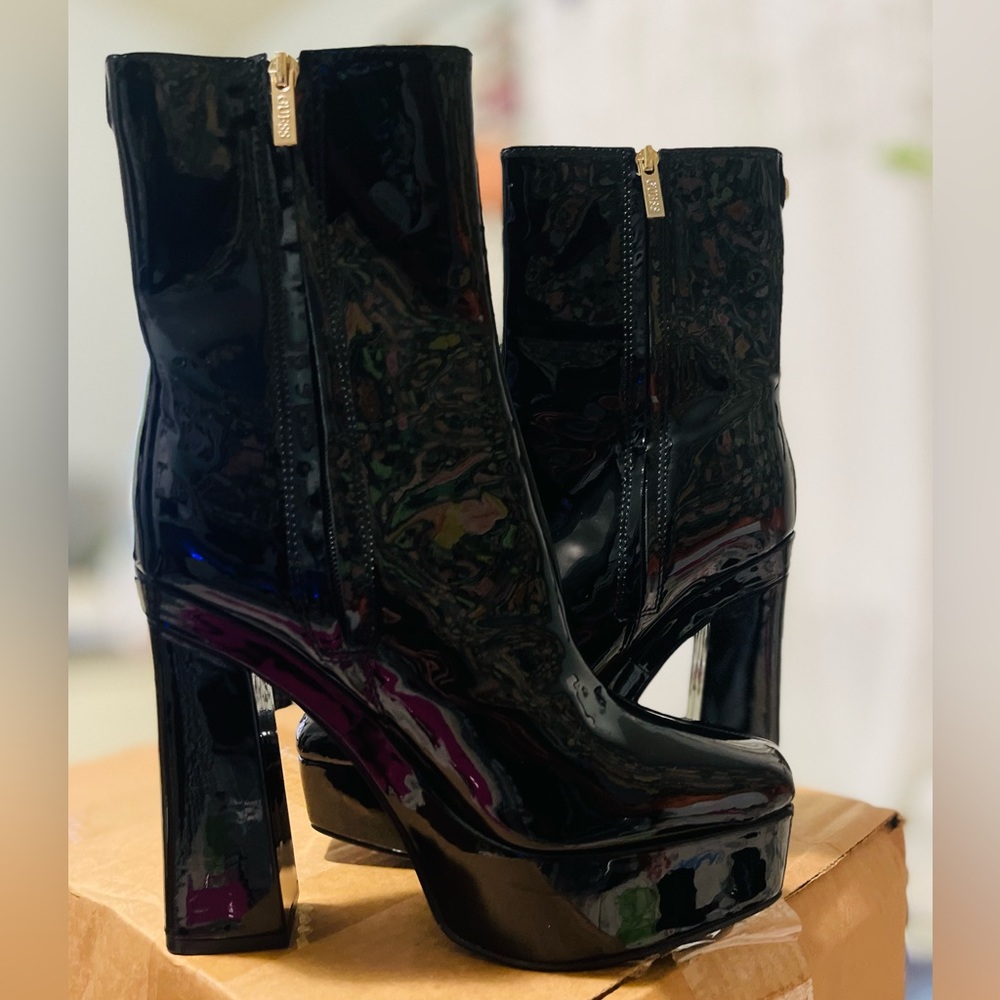Guess boots